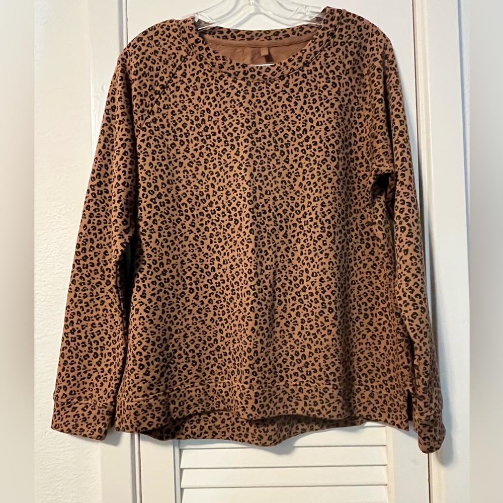Lou and Grey Loft cheetah print lightweight sweatshirt